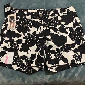 New with tags the limited Taylor short size 6